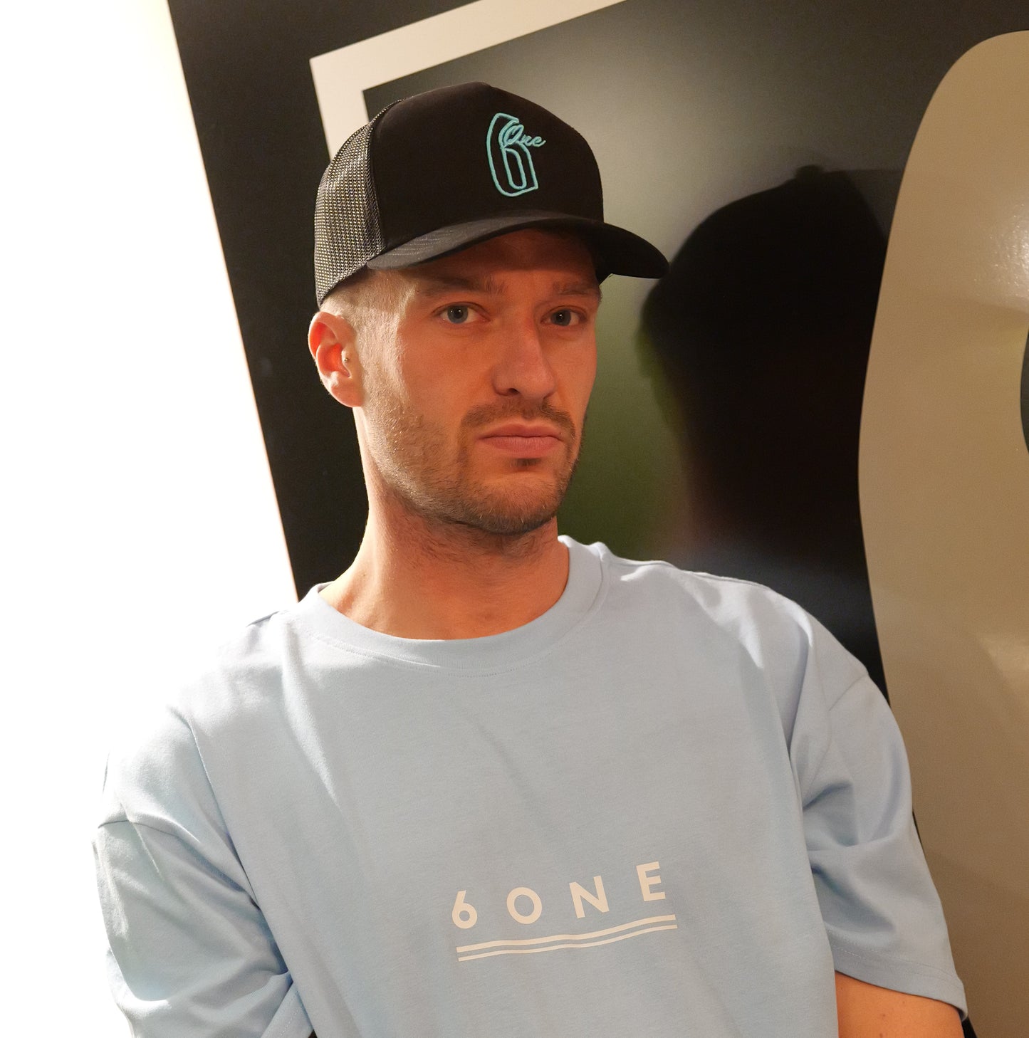 Trucker Suede Black/Blue logo