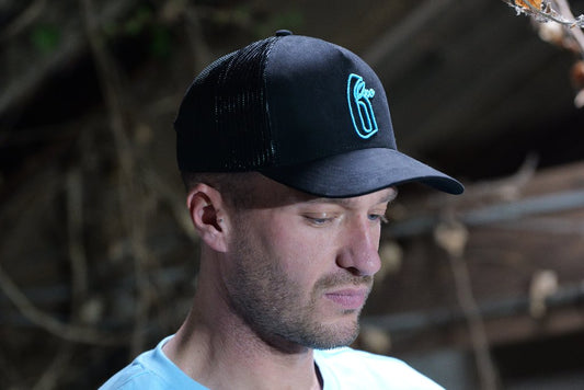Trucker Suede Black/Blue logo