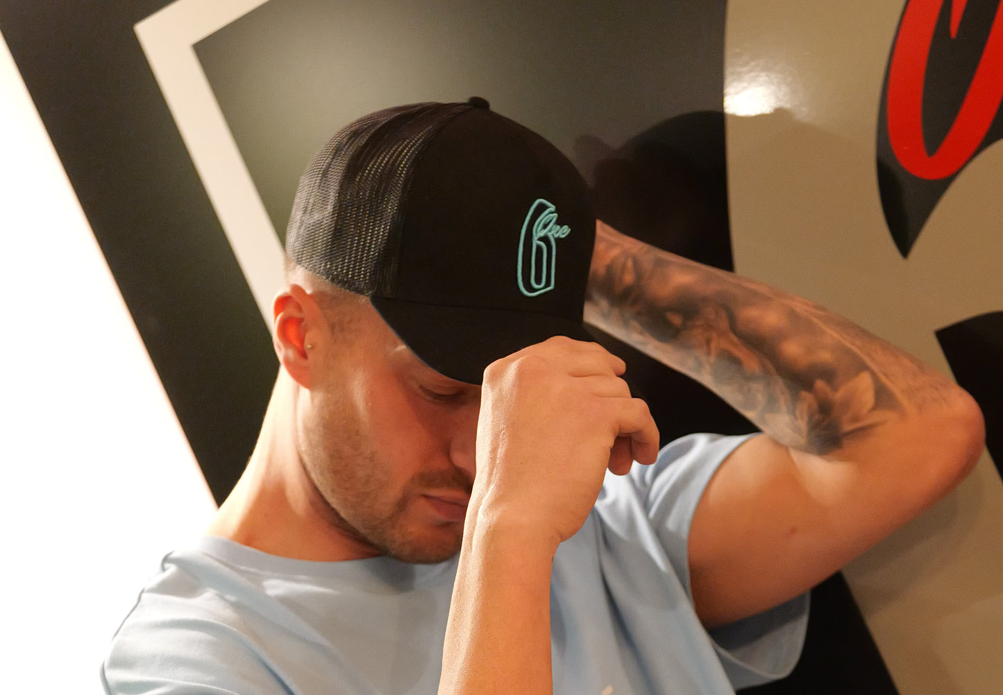 Trucker Suede Black/Blue logo